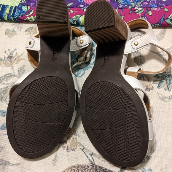 Clarks White Leather Heels Size 6.5 - Picture 3 of 3